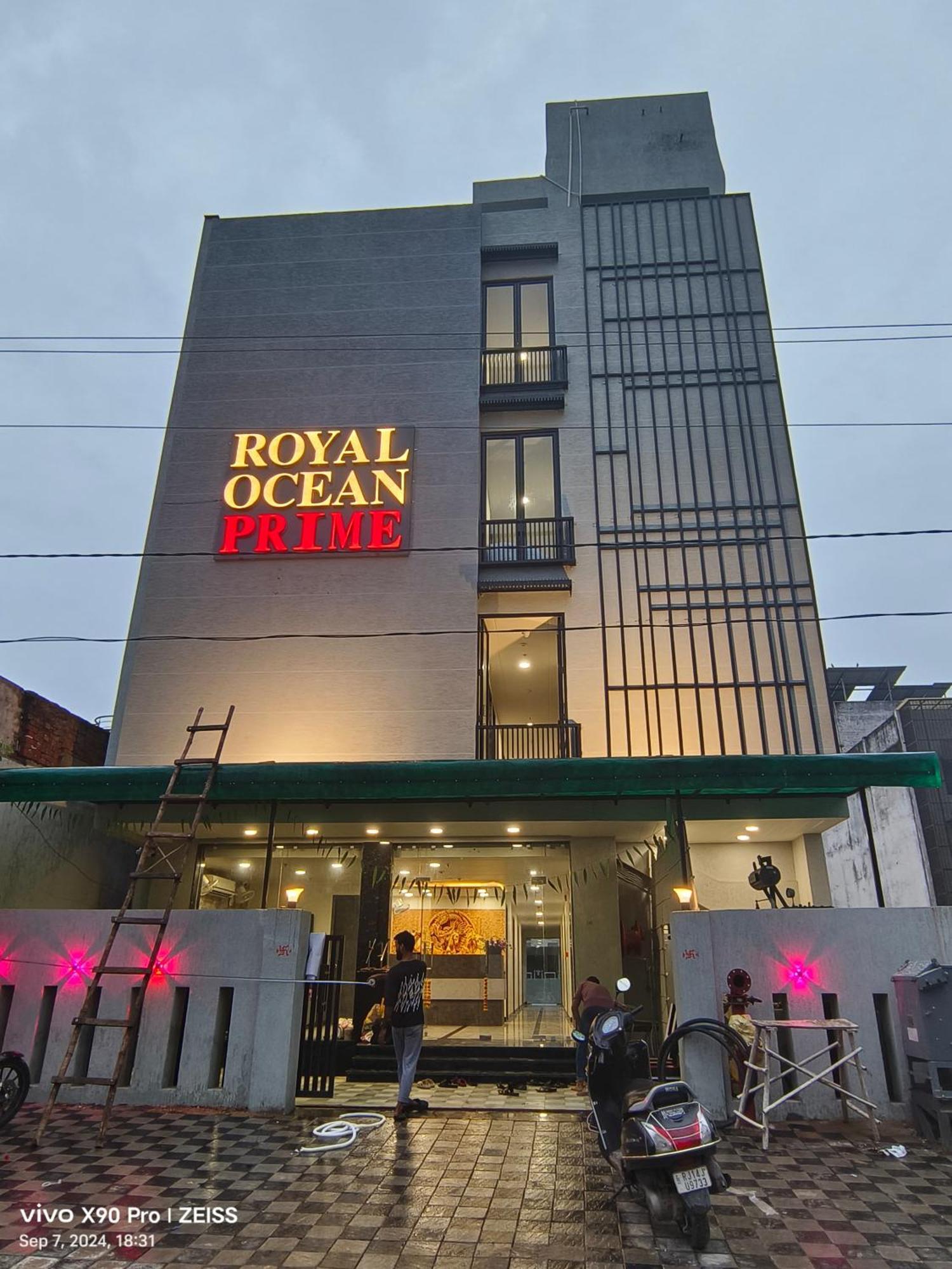 Royal Ocean Prime Hotell Jaipur Exteriör bild