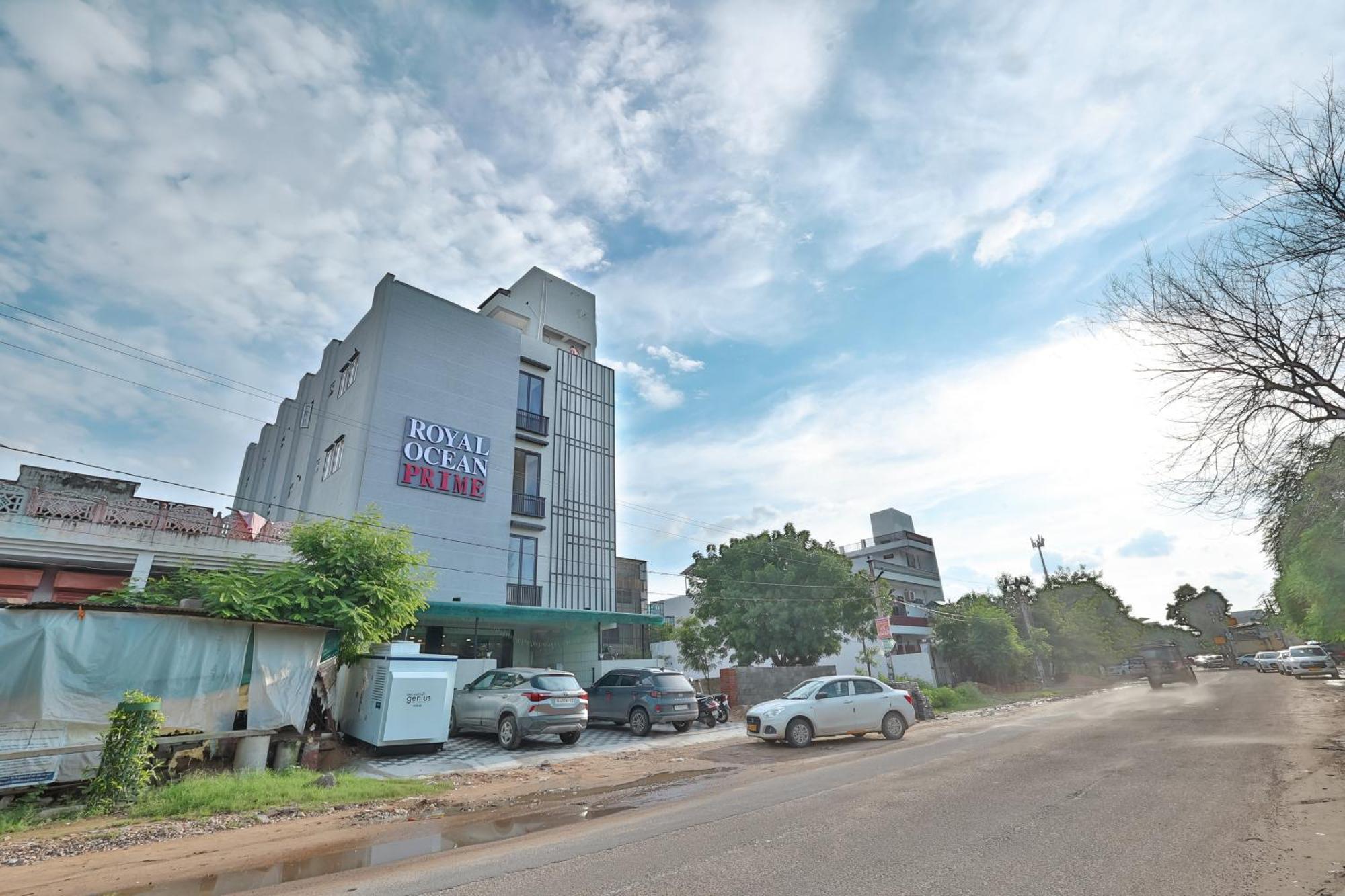 Royal Ocean Prime Hotell Jaipur Exteriör bild
